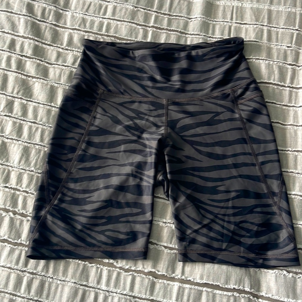 Old Navy women’s active bike shorts